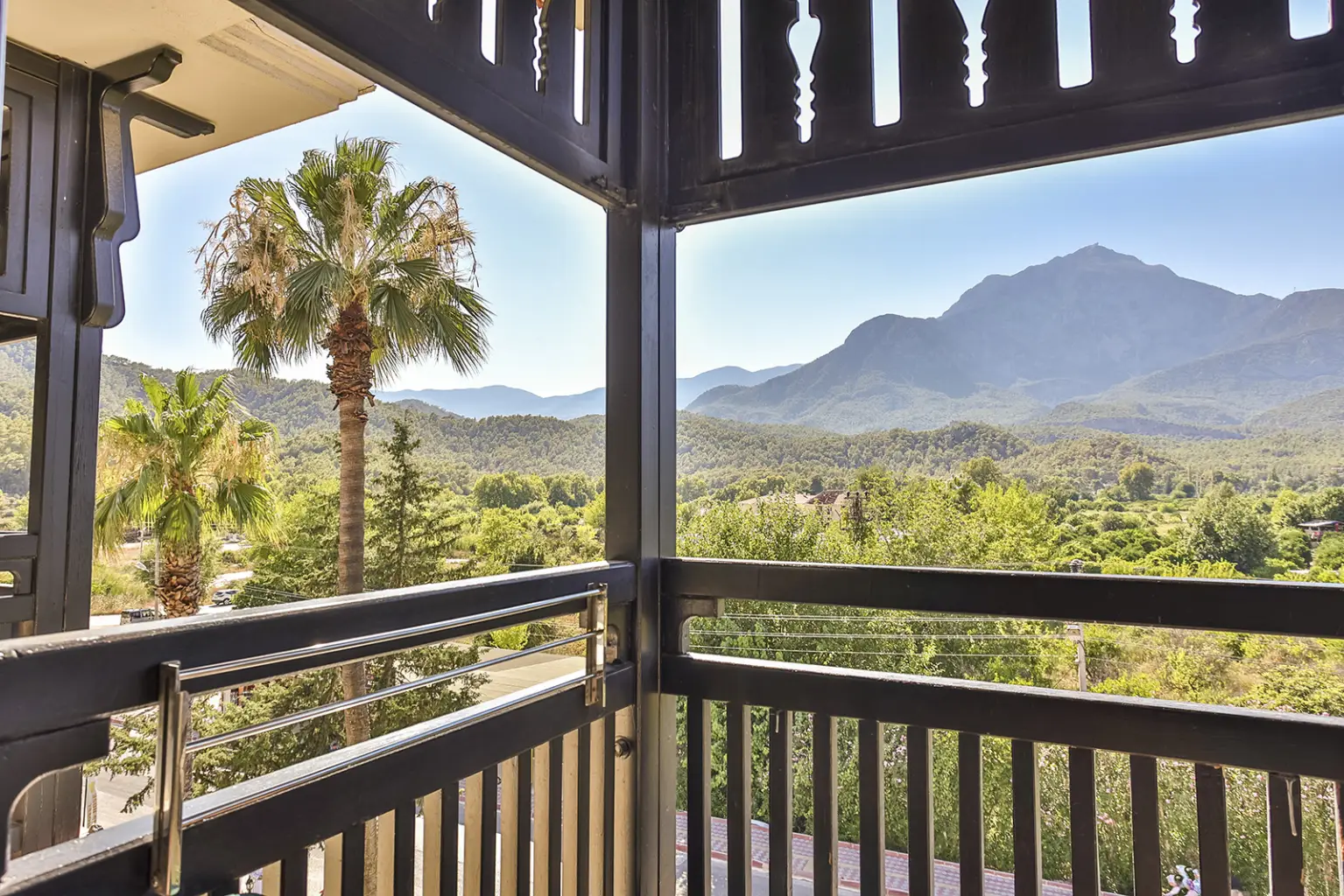 Comfort Standart Anabina Kara Manzaralı Oda